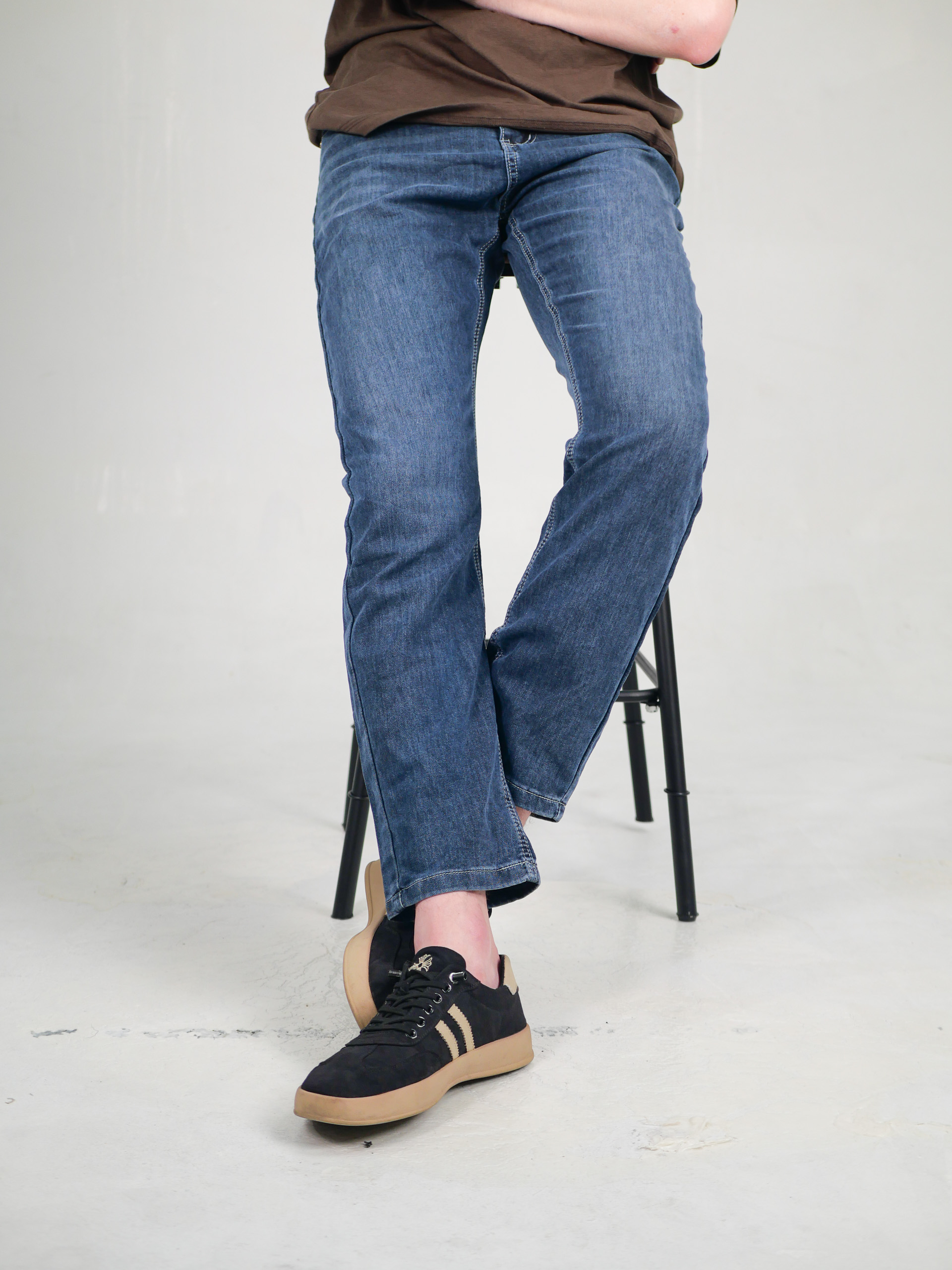 Thin Straight-Leg Jeans - Image 3